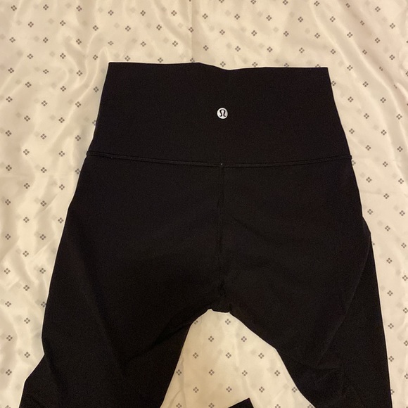 LuluLemon Wunder Under Leggings - Picture 2 of 5